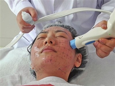 RF Skin Rejuvenation Machine 10.4 Inch Square Screen Neck Skin